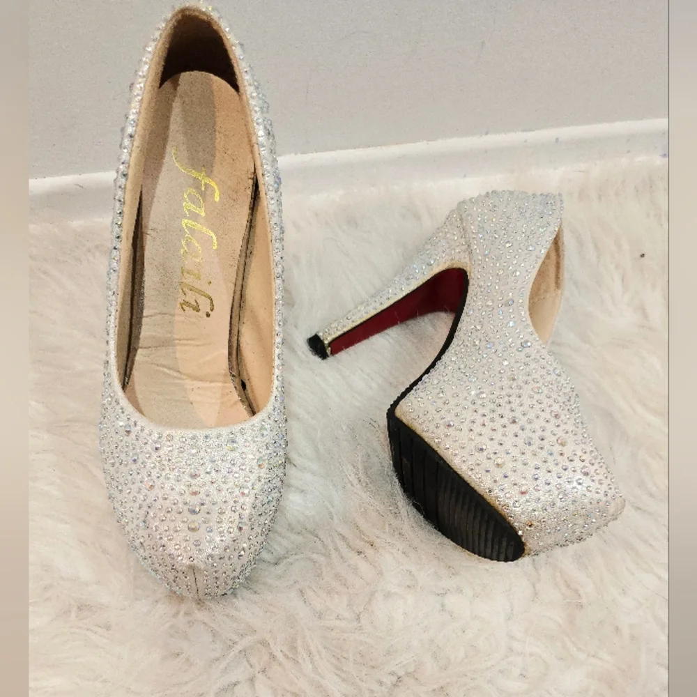 โจ 6 US Set of 5 Pairs of Women's Shoes โ Comfort, Style & Unique Details Ideal - Picture 5 of 16